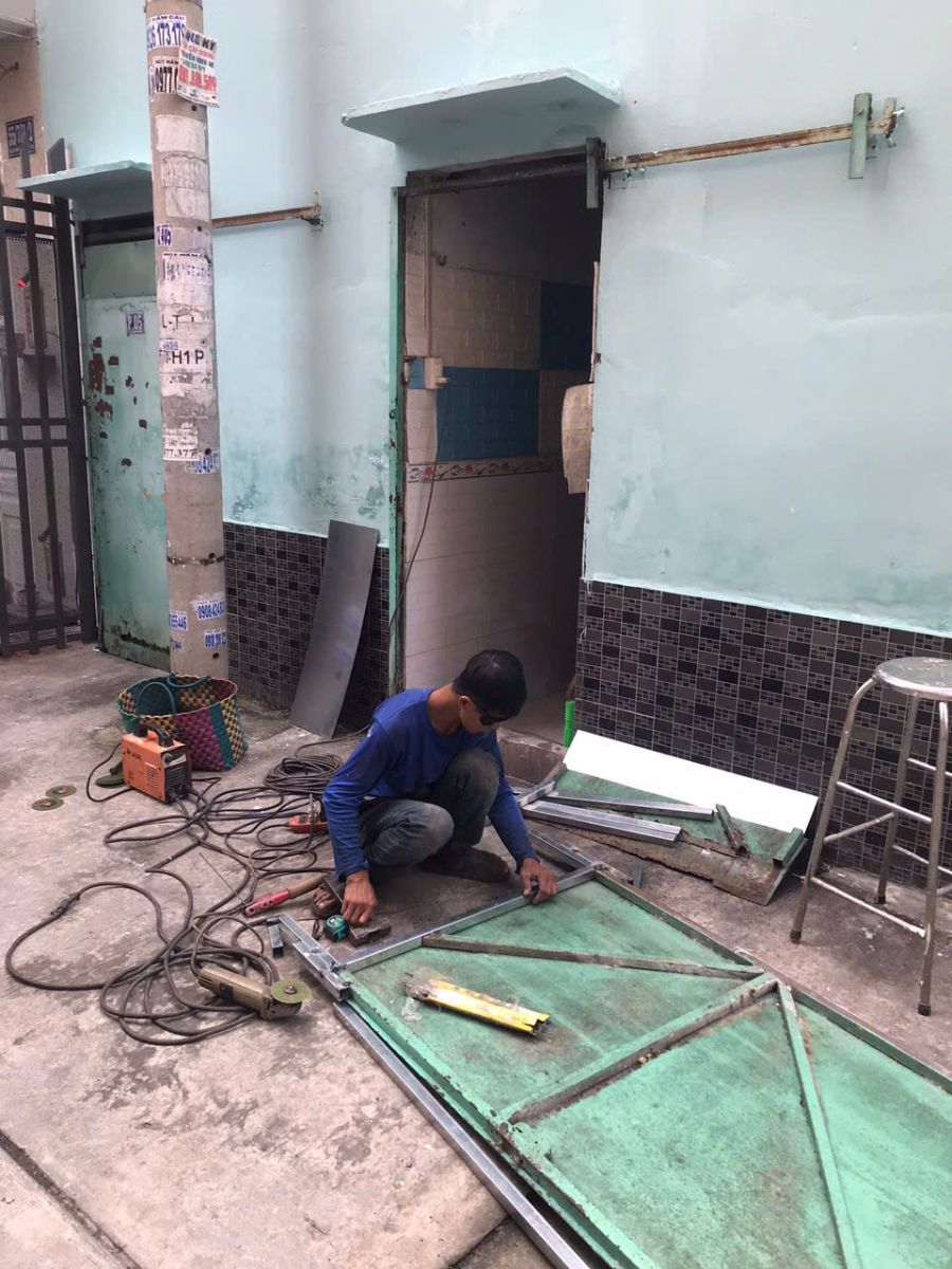 Thợ sửa cửa sắt chuyên nghiệp tại nhà TP HCM