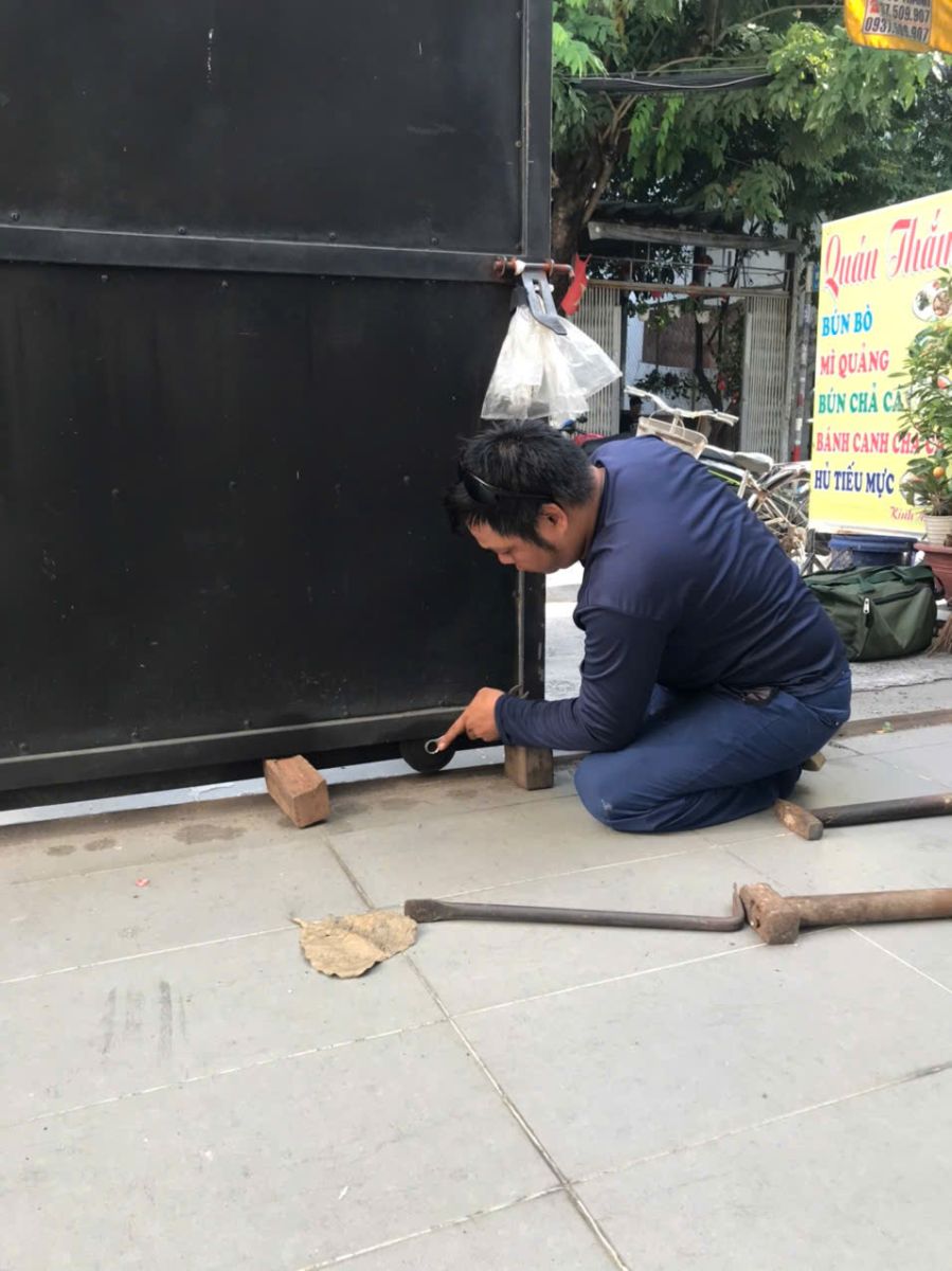 Sửa cửa sắt tại nhà TP HCM