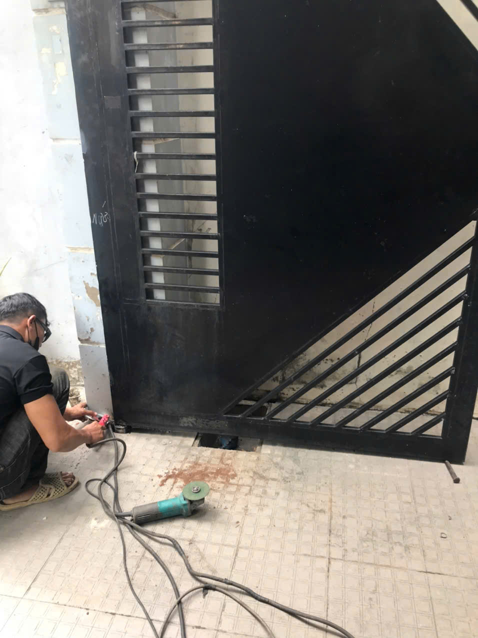 sửa cửa sắt - quận bình tân - TP HCM