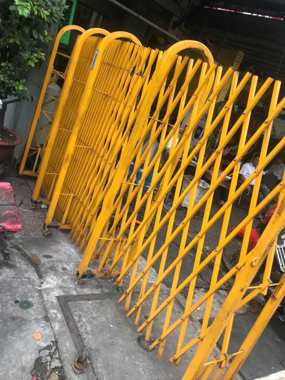 sửa cửa xếp tại bình thạnh  TP HCM